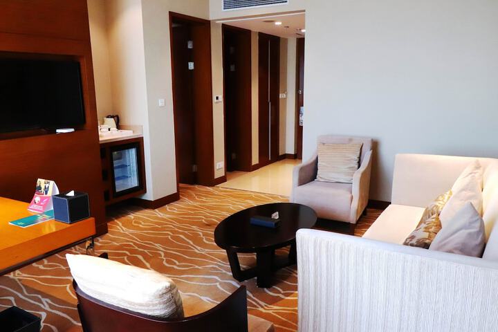Room 27 of 107