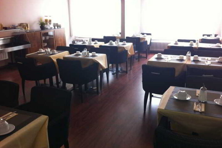 HOTEL 33