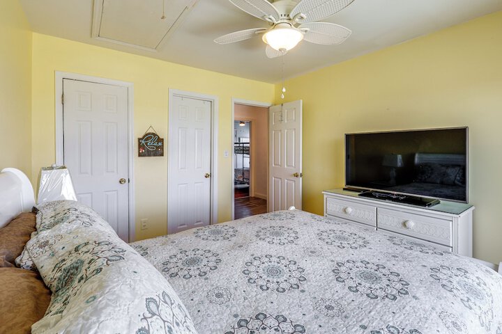 North Topsail Beach Townhome: Walk to the Beach!