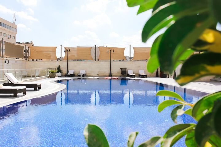 Hotel Pool