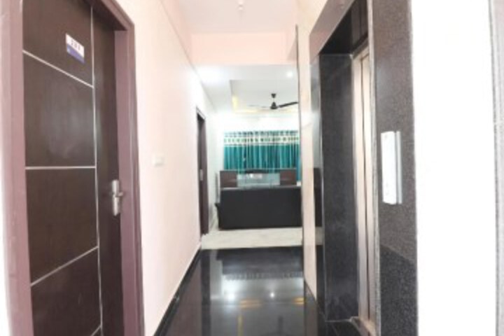 Encore Suites by OYO Rooms