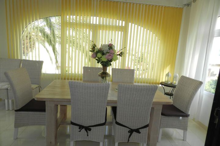 Room 4 of 28