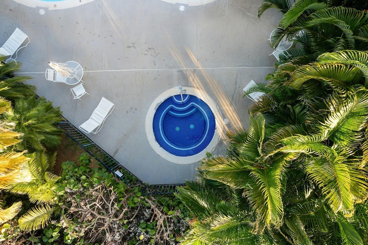 Hotel Pool