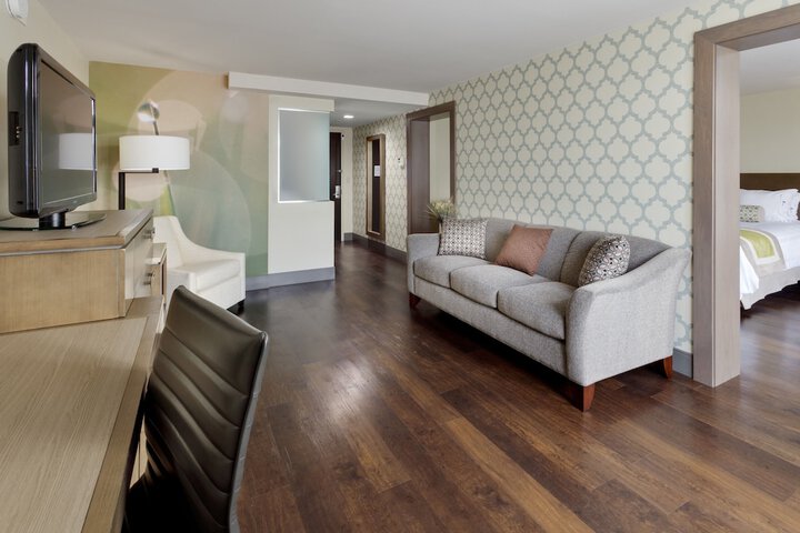 Room 6 of 32