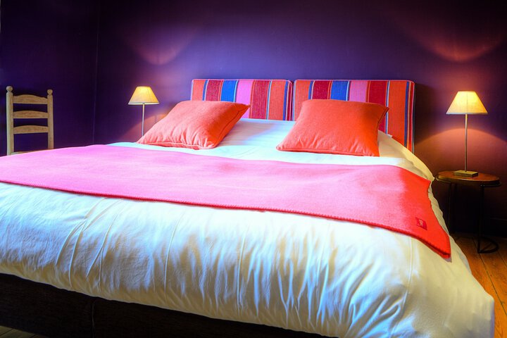 Room 3 of 28