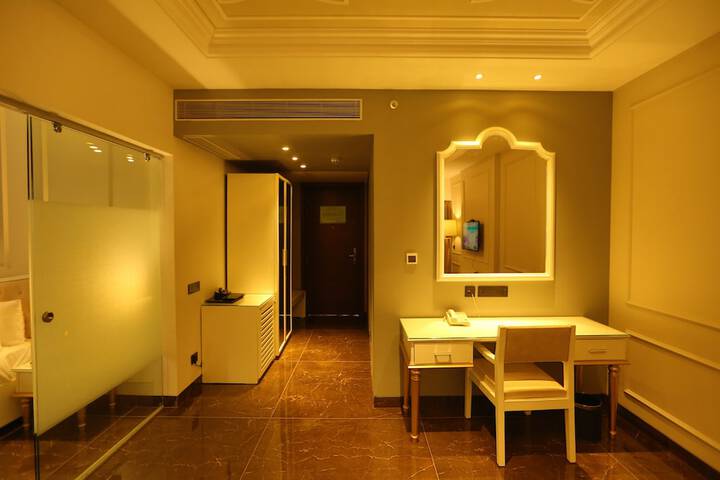 Room 16 of 37