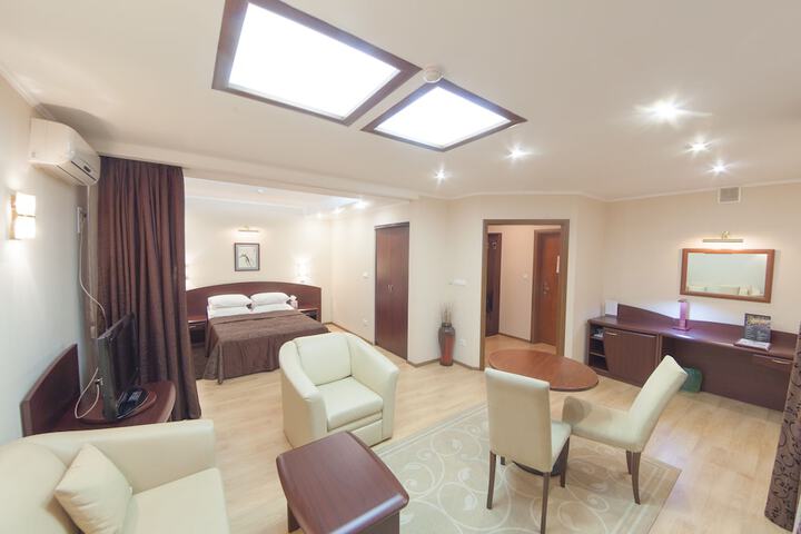Room 6 of 37