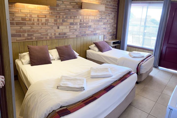 Room 2 of 27