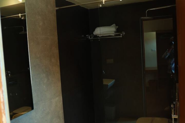 Room 11 of 12