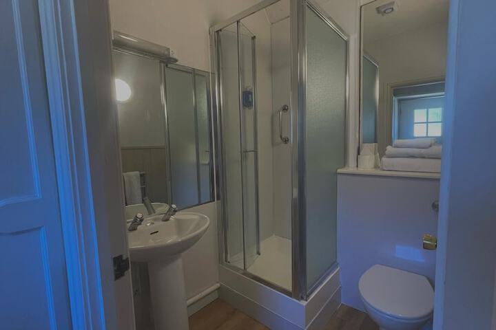 Room 32 of 46