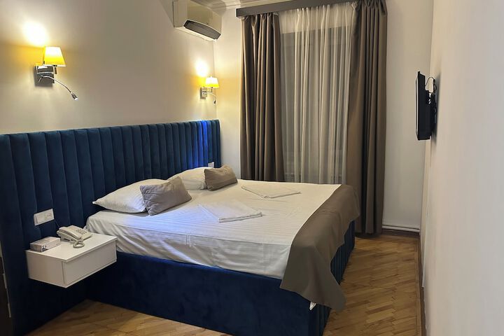 Room 105 of 190