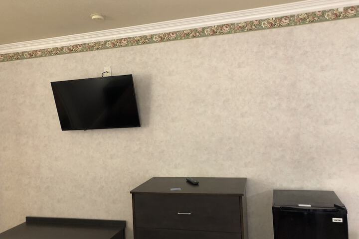 Room 6 of 16