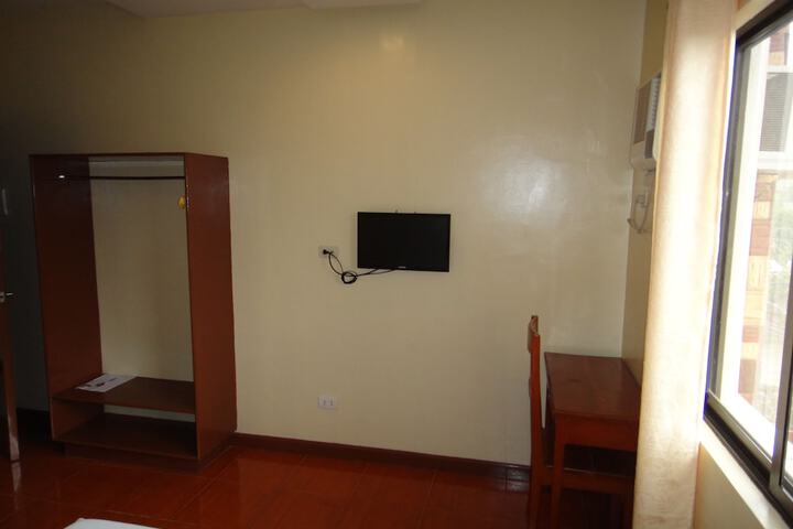 Room 23 of 38