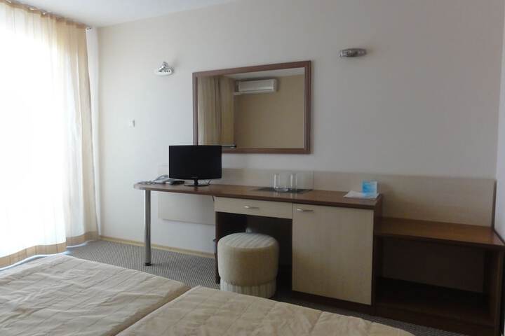 Room 6 of 49
