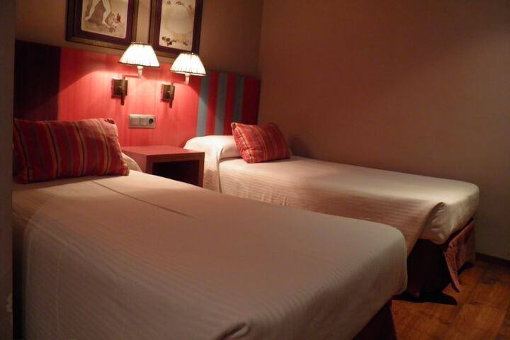 Room 5 of 40