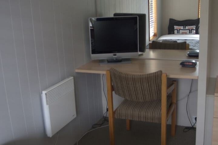Room 4 of 95