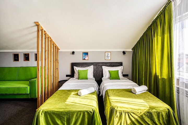 Room 10 of 31