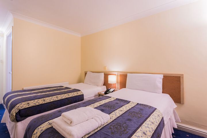 Room 6 of 38