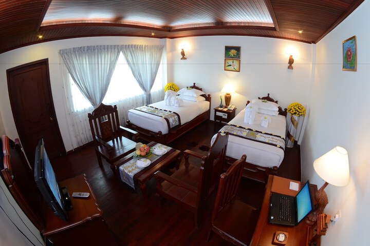 Room 6 of 63