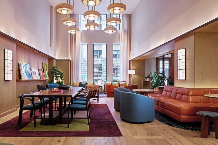 Lobby lounge
