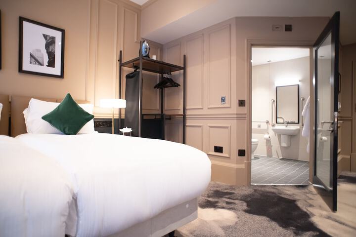 Room 21 of 72