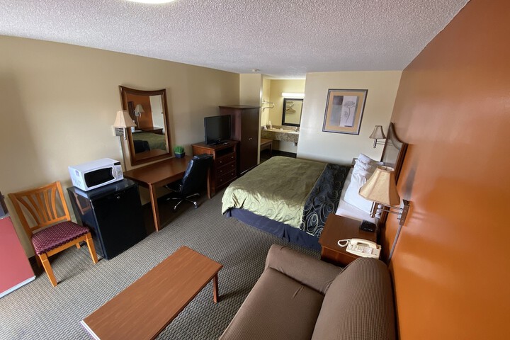 1 King Bed (2 of 12)