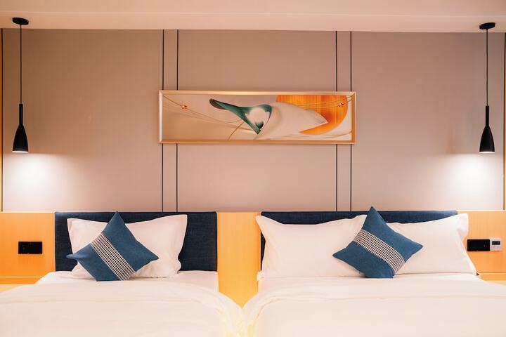 Room 8 of 17