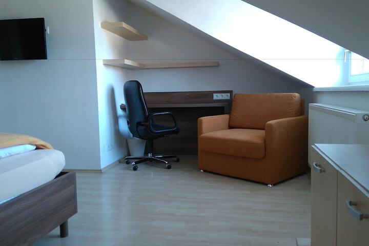 Room 5 of 251