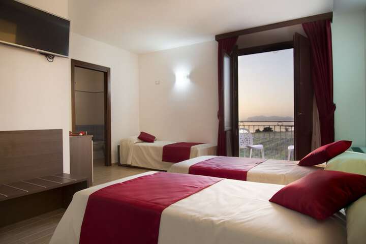 Room 4 of 95
