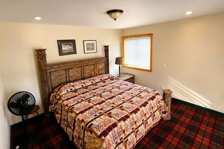 Room 7 of 32