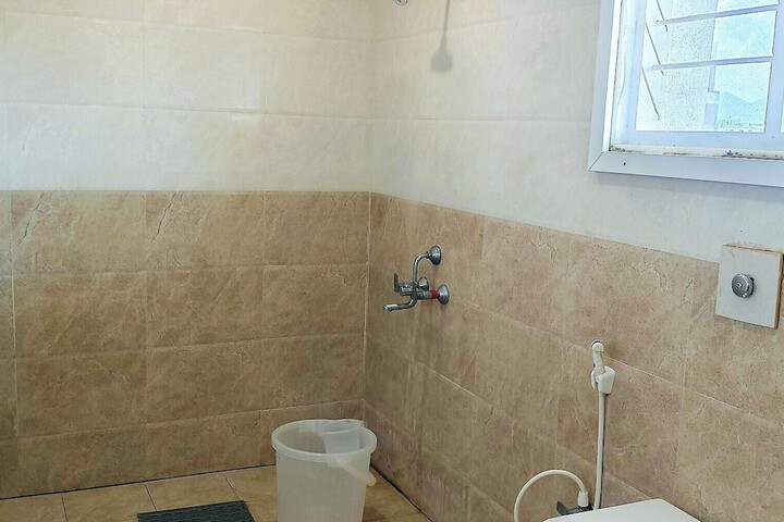 Room 10 of 18