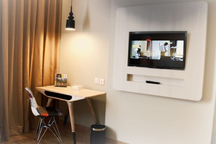 Room 4 of 28
