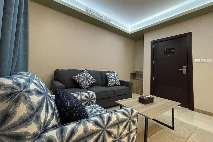 Room 6 of 9