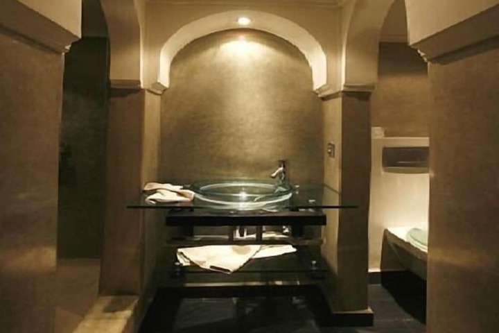 Room 14 of 22