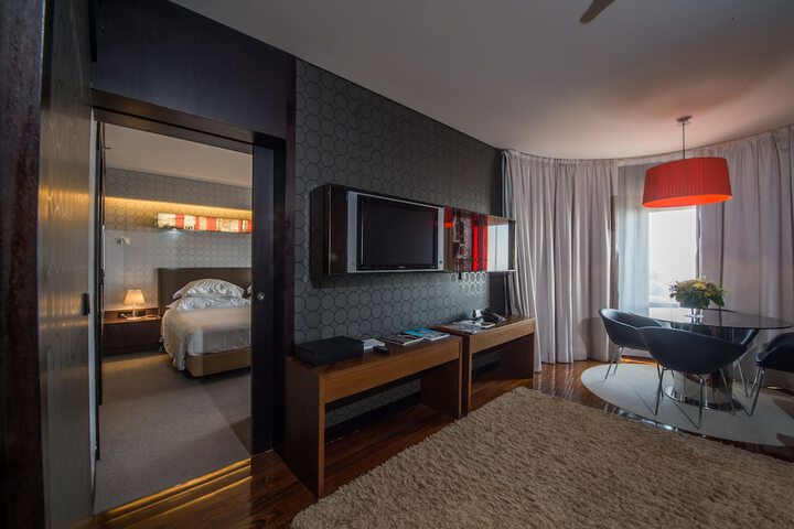 Room 52 of 107