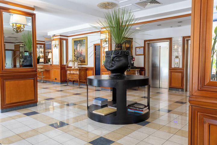 Guest Lobby
