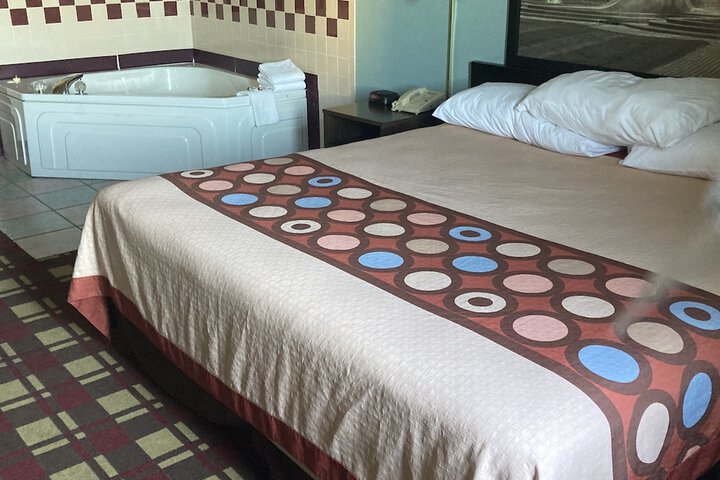 1 King Bed Efficiency (8 of 11)