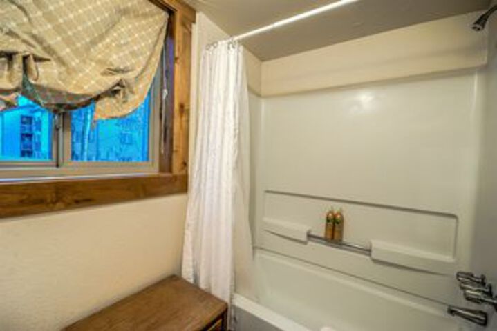 Room 19 of 168