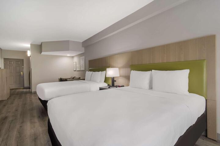 2 Queen Beds (4 of 12)