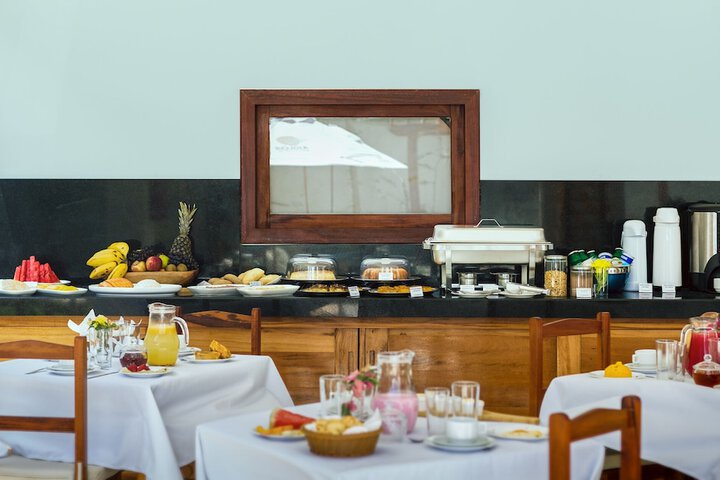 Dining 9 of 14
