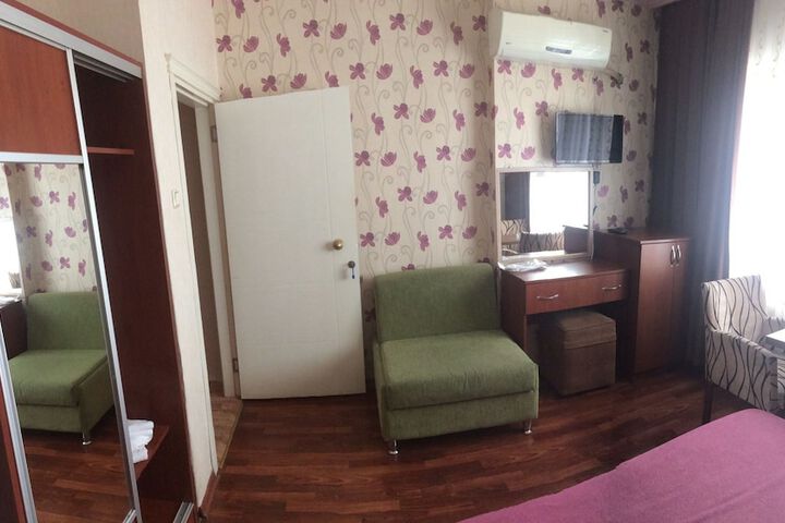 Room 3 of 5
