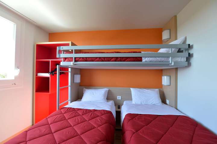 Room 27 of 73