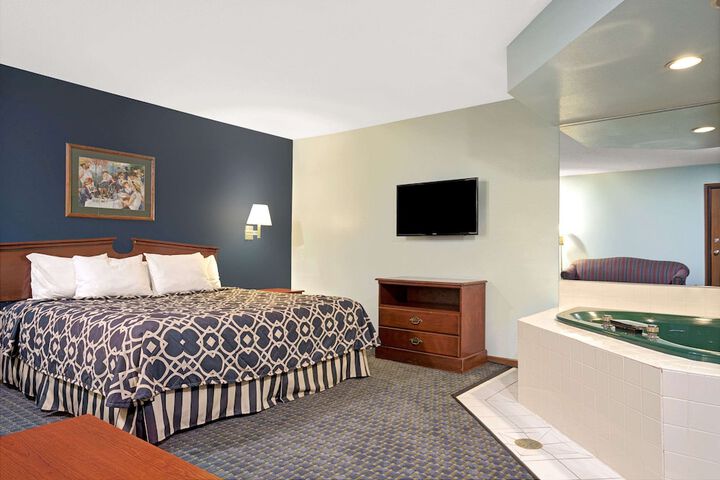 1 King Bed (6 of 7)