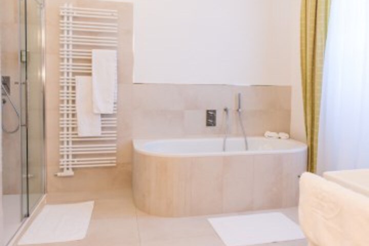 Room 16 of 26