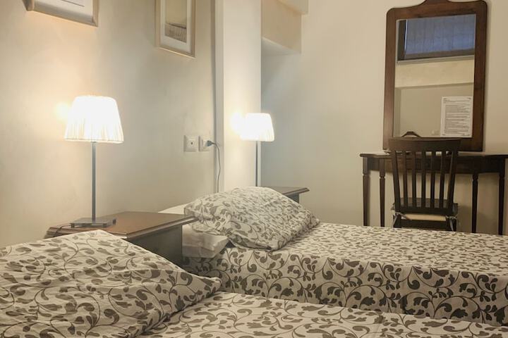 Room 9 of 40