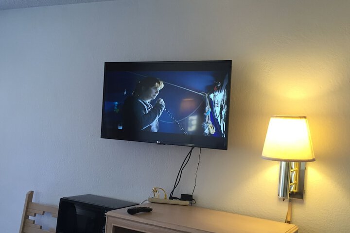 Room 8 of 32