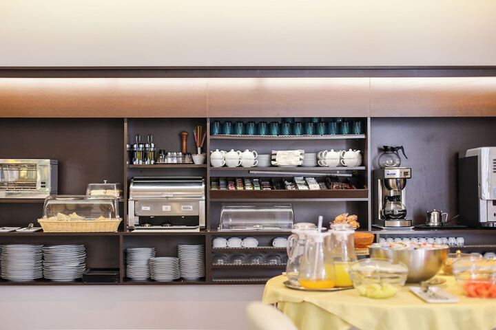 Breakfast/Coffee Service 20 of 46