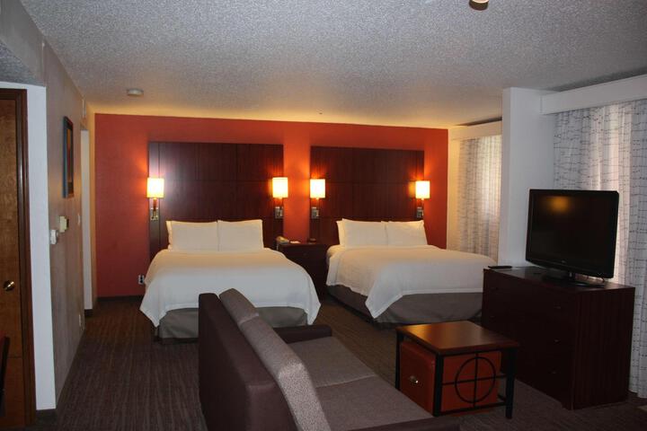 Accessible Suite King Bed Mobility Accessible Bathtb Sofa Bed Fullkt Full Breakfast (9 of 41)