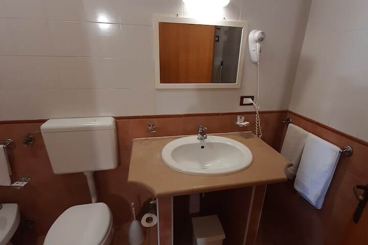Room 185 of 249