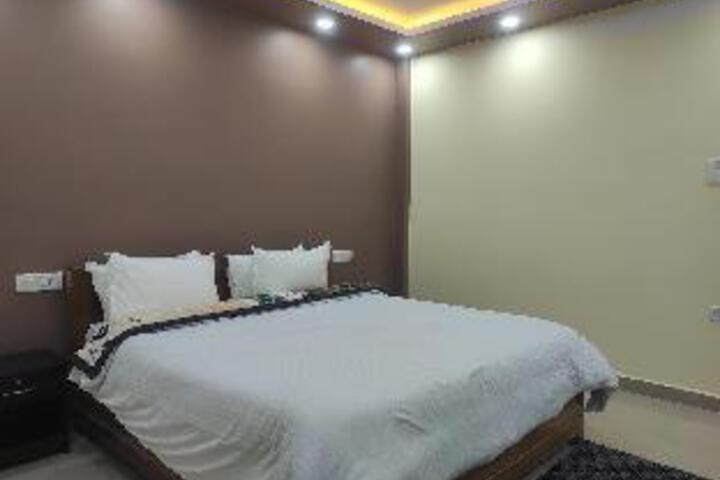 Room 5 of 11